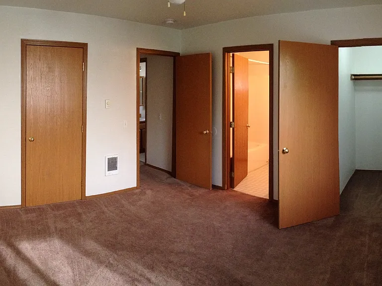 906 Juniper Ave — Photo 5
