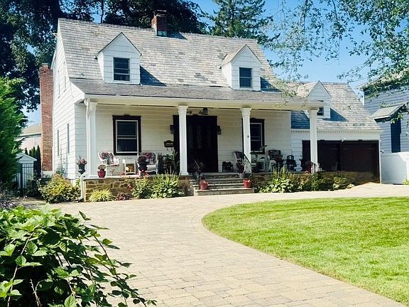 3rd image of 48 Lindenmere Dr