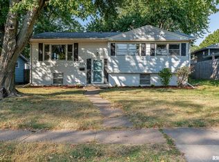 530 6th St, Bettendorf, IA 52722