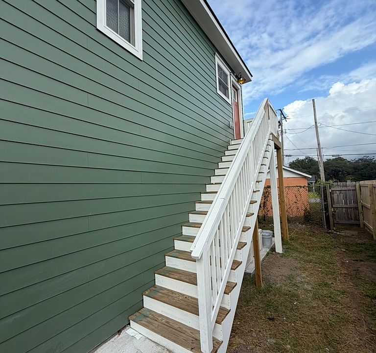 1st image of 605 W 32nd St #C