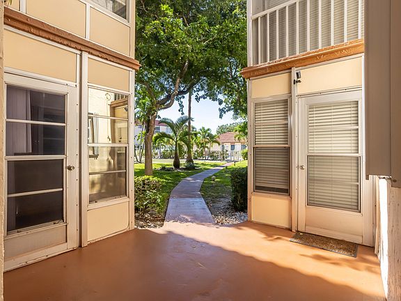 4th image of 700 SE 6th Avenue #107