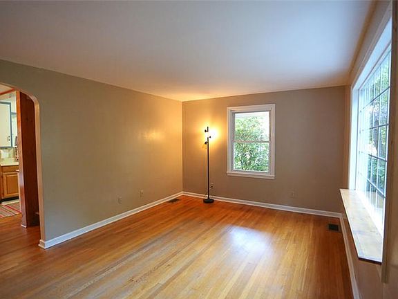 2nd image of 604 Rose Ave