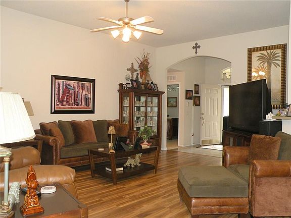 3rd image of 3313 Buckingham Pl