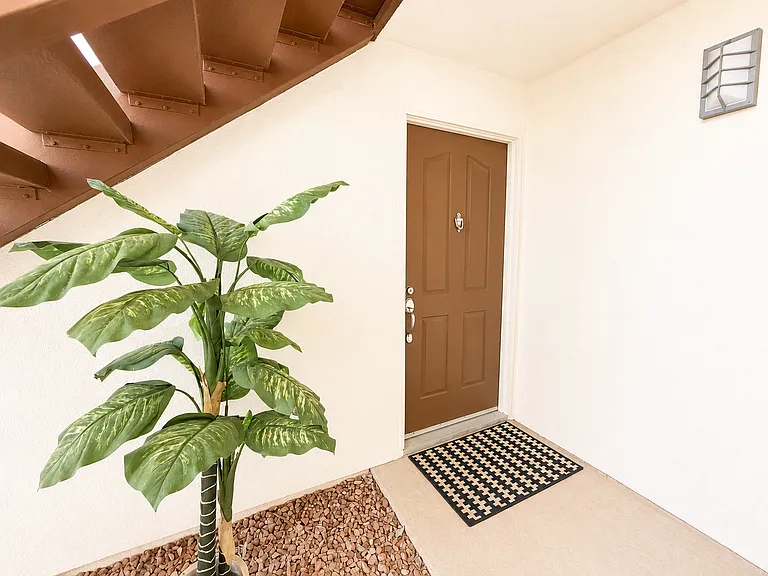 1660 S El Camino Real S #101 — Photo 2