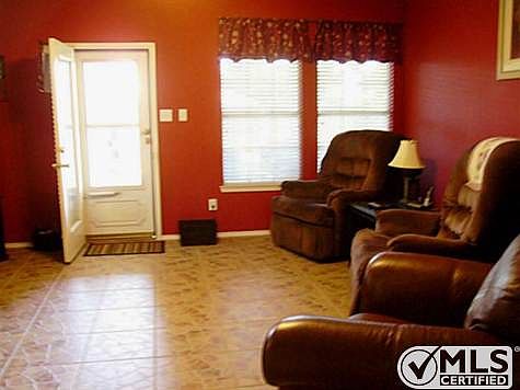 5th image of 702 Garnet Dr