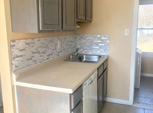 290 W Wolcott Ave #B, Windsor, CT 06095
