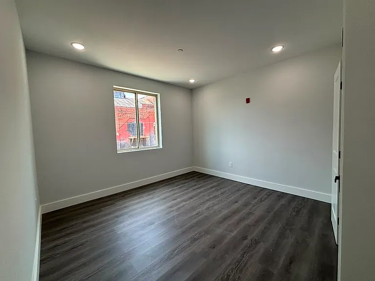 675 N 41st St #4 — Photo 13