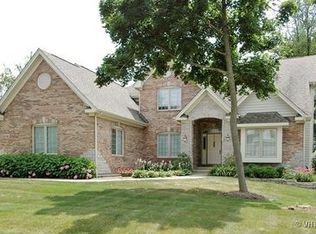 8788 Shade Tree Cir, Crystal Lake, IL 60014