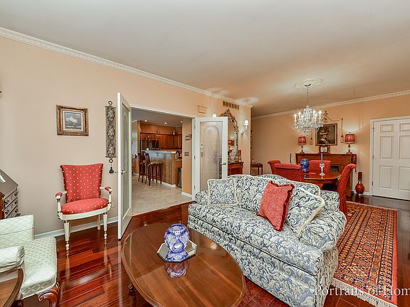 3rd image of 330 Woodhill Dr