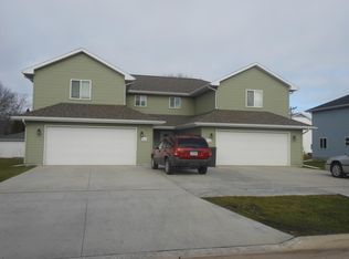 1515 Springbrook Dr, Cedar Falls, IA 50613