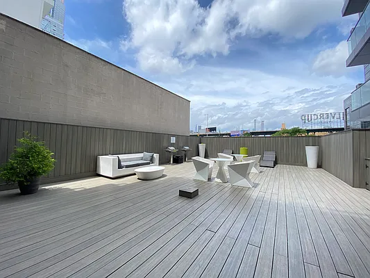 Rented by Chase Global Realty Corp | media 17