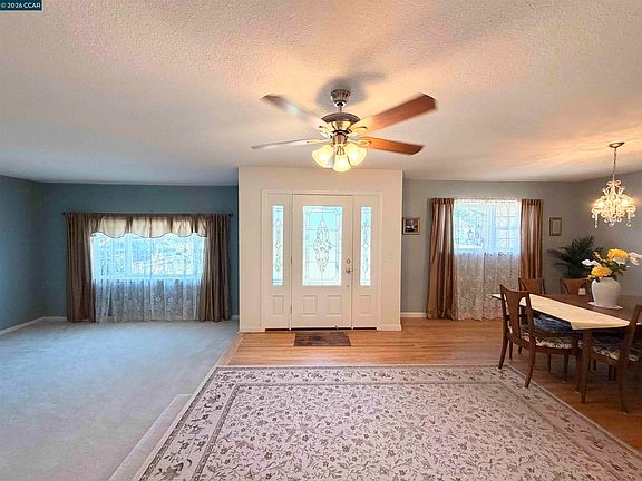 3rd image of 1615 Thornwood Dr