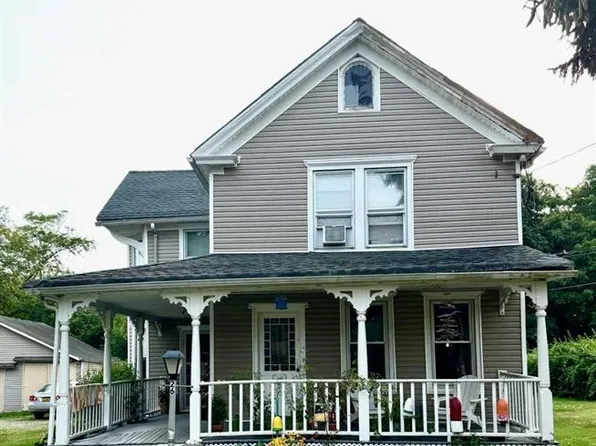 26 Rollstone Ave Unit 1, West Sayville, NY 11796