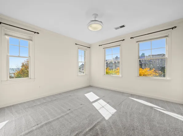 1 Intrepid Place image 19 of 38