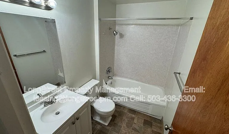 915 SW Adams Ave #13 — Photo 11