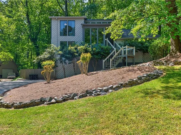 226 Watkins Glen Dr, Kennesaw, GA 30144