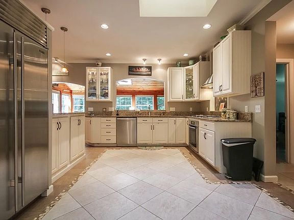 5th image of 6 Cartier Cir