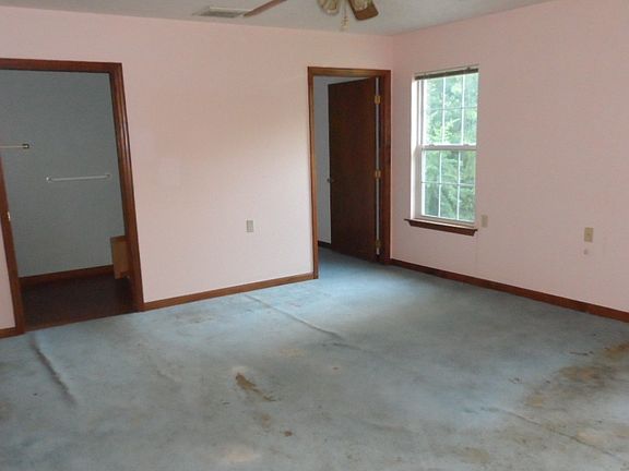 3rd image of 105 Cherry Ave