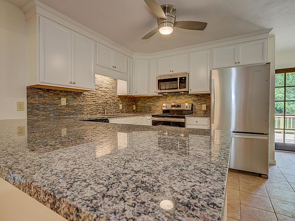 3rd image of 1808 Tucker Ln