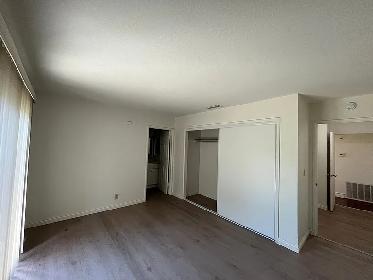 926 S Essex Rd — Photo 10