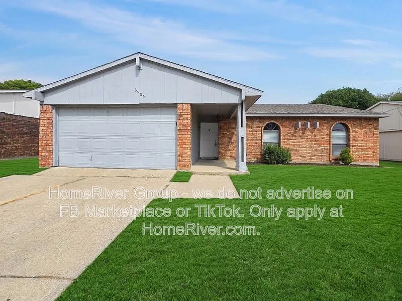 3 bed, 2.0 bath, 1383 sqft, $1,945 — Photo 1