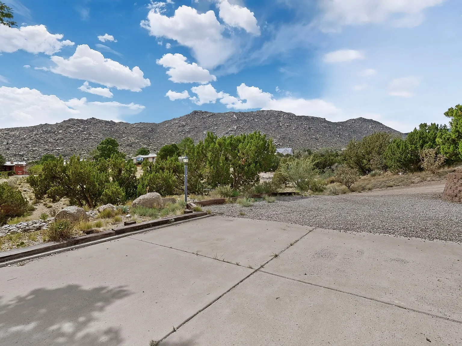 3 bed, 2.5 bath, 2280 sqft, $2,300 — Photo 3