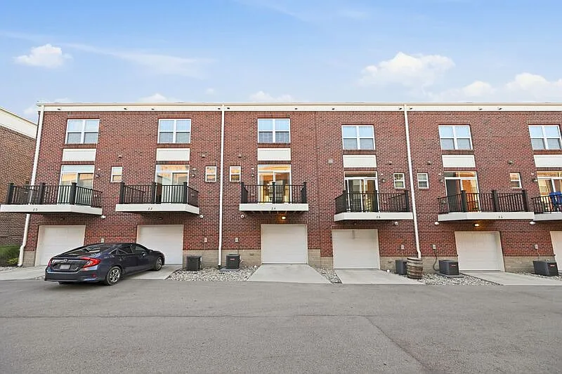 2 bed, 1.5 bath, $1,695 — Photo 3