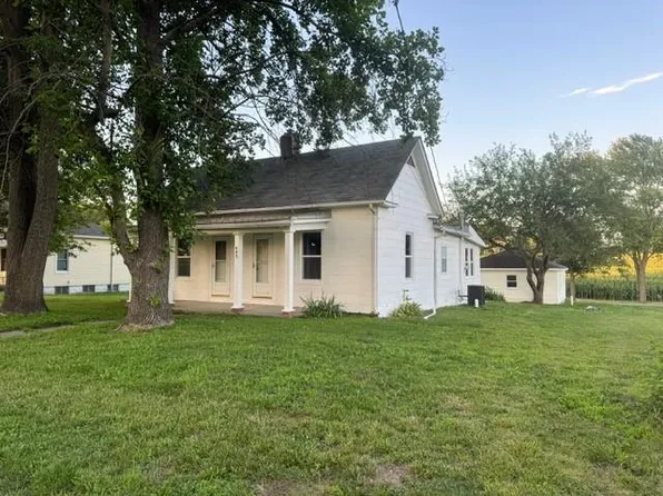 403 S Lafayette St, Corder, MO 64021