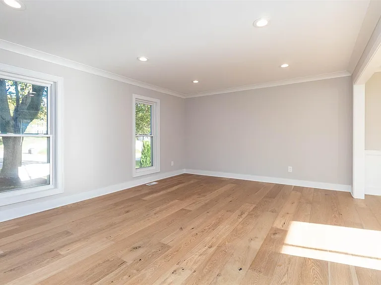 5485 Hammersmith Dr — Photo 7