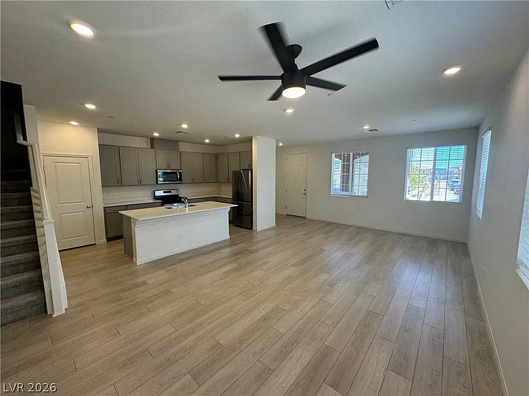 2821 Alcobaca St — Photo 3