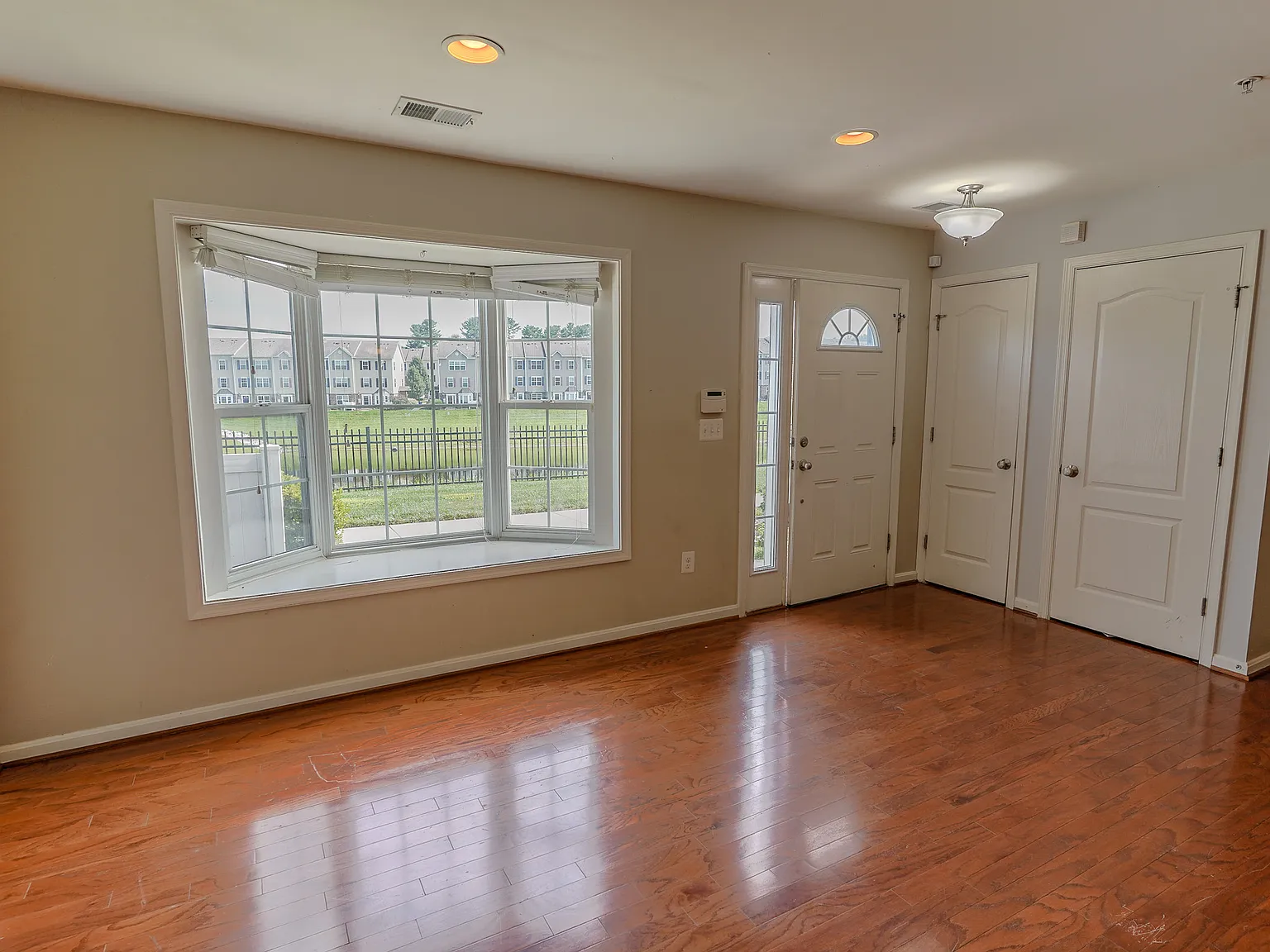 3 bed, 2.5 bath, 1620 sqft, $2,600 — Photo 4