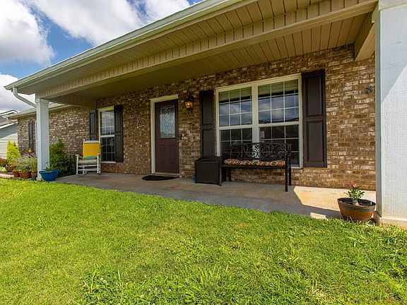 4th image of 823 Evelyn Dr