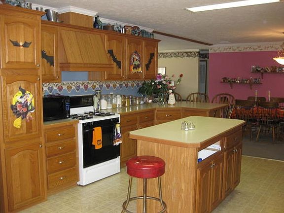 3rd image of 309 Thunderbird Dr