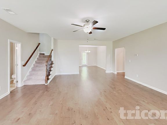 2nd image of 925 Beverly Ct