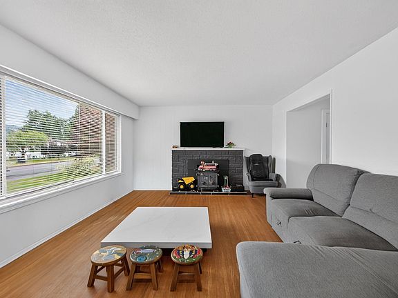 5th image of 9485 Carleton St