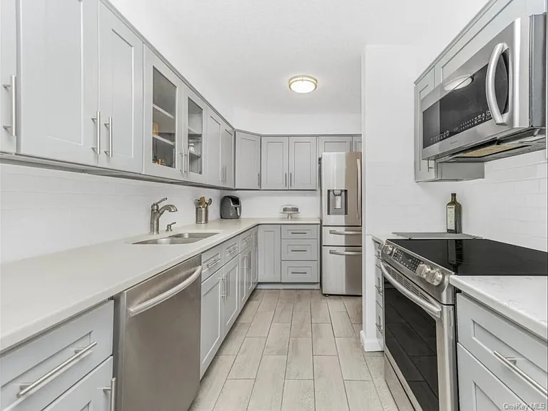 2169 Davidson Ave #2 — Photo 3