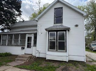 740 W 11th St, Waterloo, IA 50702