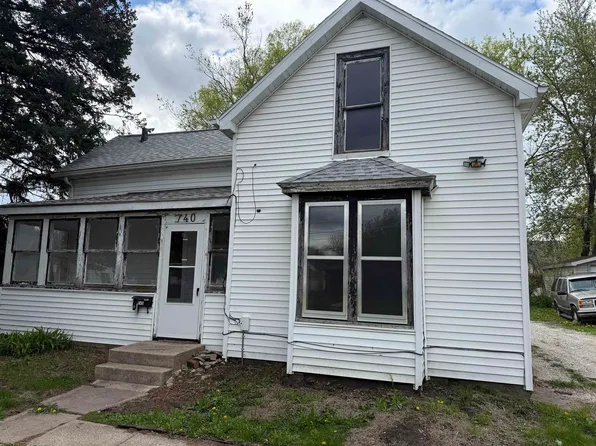 740 W 11th St, Waterloo, IA 50702