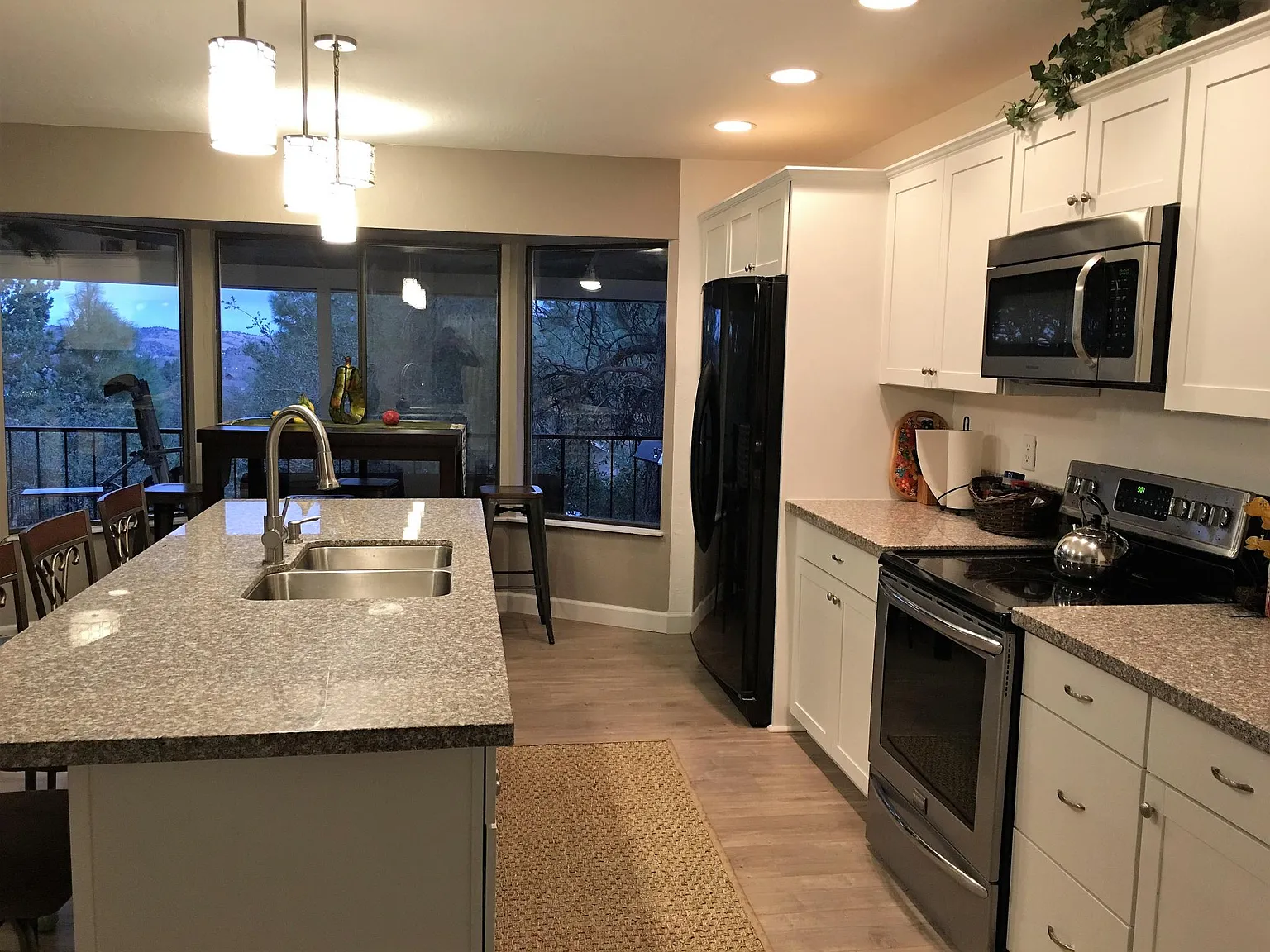 916 Forest Hylands — Photo 3