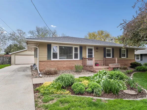 3905 83rd St, Urbandale, IA 50322