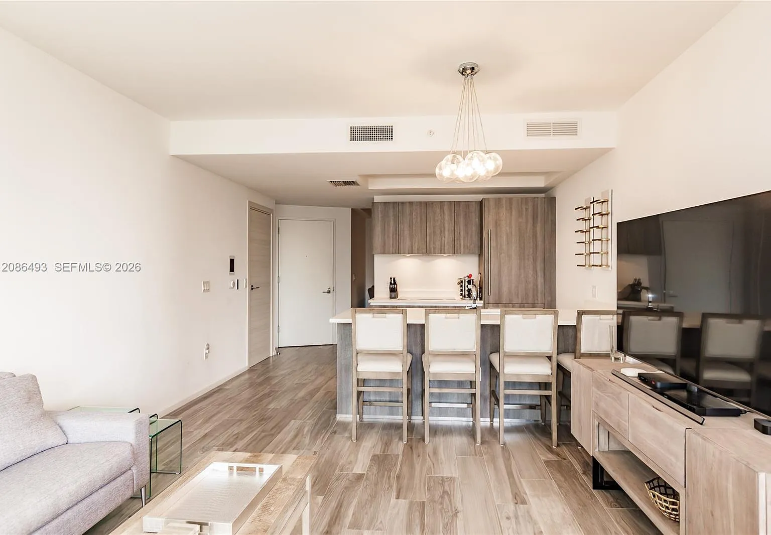 801 Sma Residences Condo — Photo 4