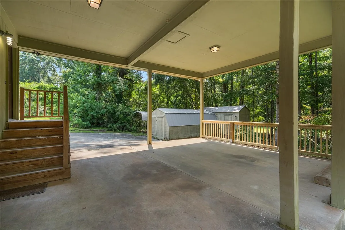 3 bed, 1831 sqft, $2,300 — Photo 3