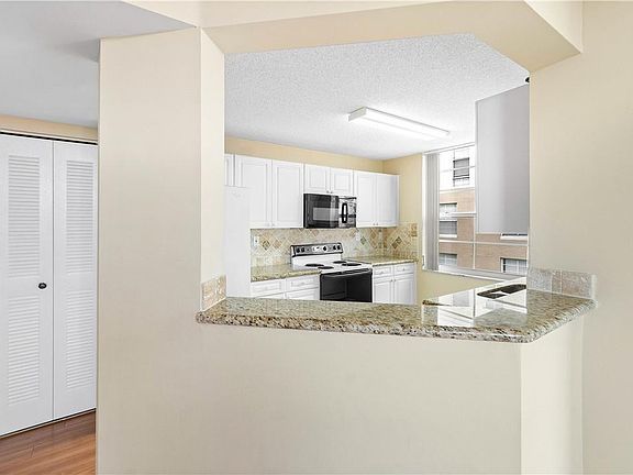 4th image of 520 SE 5th Avenue #3607