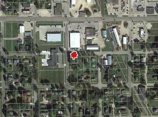 102 5th St SW, Hampton, IA 50441