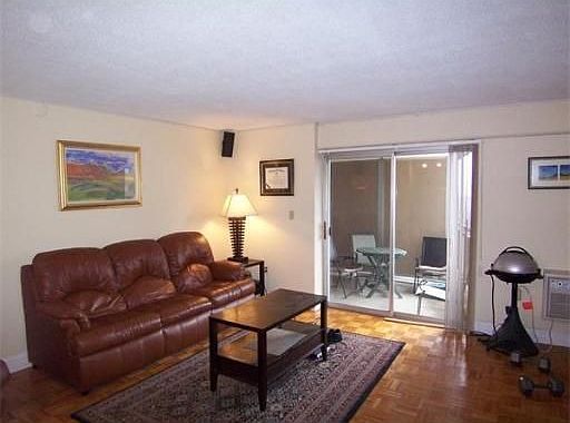 3rd image of 1025 Hancock St APT 9D