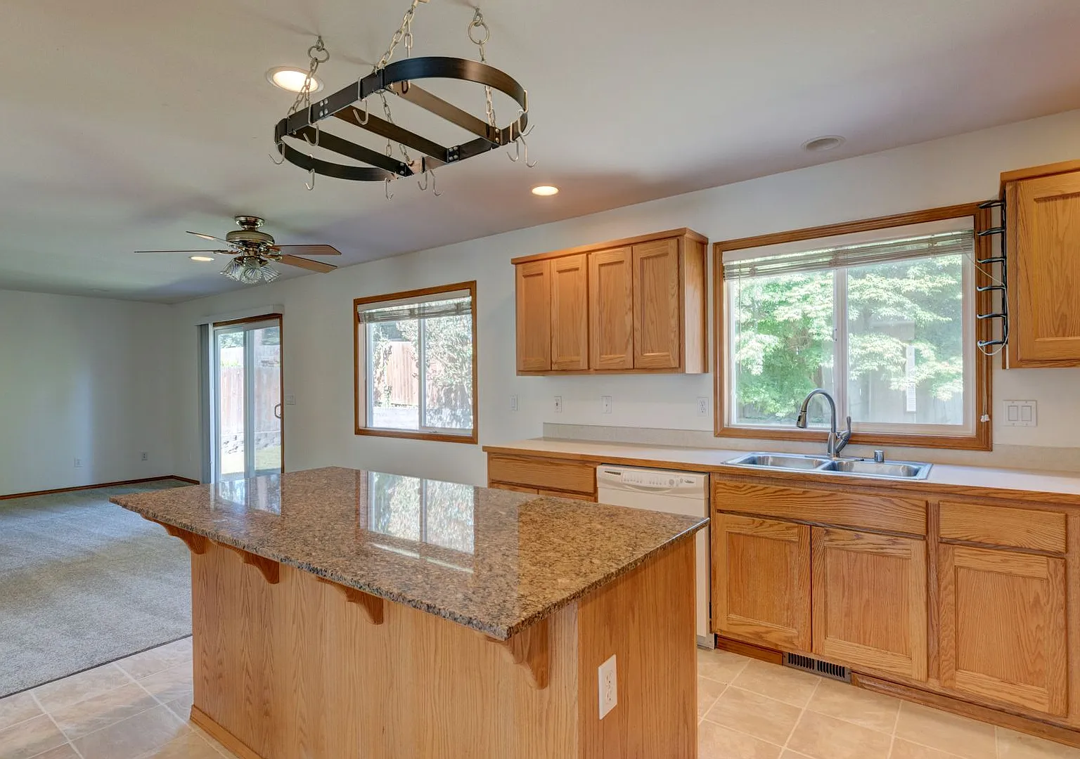 4 bedroom 2.5 bath Home — Photo 3