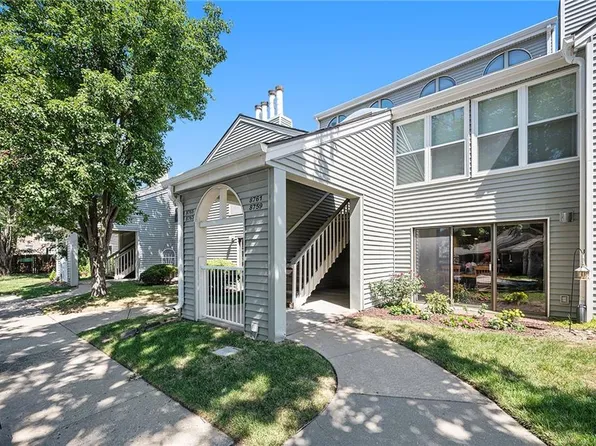 8759 W 106th Ter, Overland Park, KS 66212