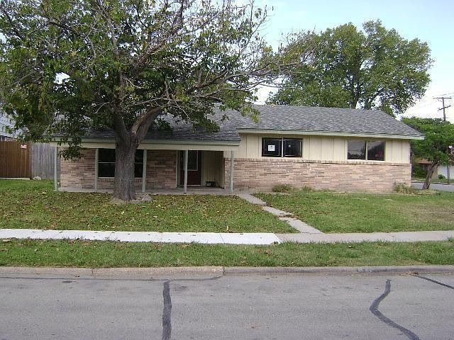 1st image of 302 Sparks Dr