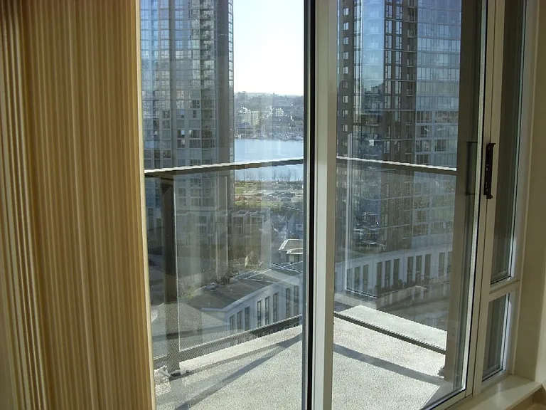 583 Beach Cres #1806 — Photo 8