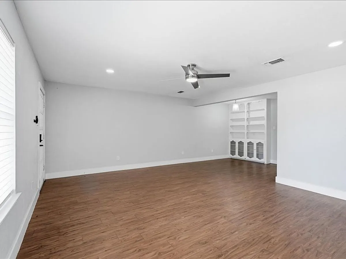 Building Photo - 2529 W 12th St